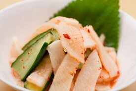 大根・胡瓜・パプリカの甘酢キムチ（150g）大根と胡瓜、パプリカをスライスし、甘酢風味に漬けた爽やかな口あたりのキムチ。冷麺のトッピングにもおすすめ【キムチ 韓国料理 お漬物 本場 本格 キムチ鍋 キムチチゲ ケジャン 激辛 冷麺 チャンジャ 辛い 訳あり 食品】【冷蔵】