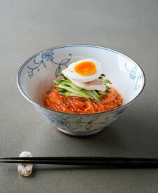 ビビン麺（4食セット）当店1番人気の冷麺から新商品が登場。甘辛いビビンソースをかけて食べる韓国ビビン冷麺。本格的な麺とソースを再現【韓国料理 甘辛 本格 辛すぎない 大阪鶴橋 コリアンタウン バーベキューの後 お手軽 一人ご飯 】【メール便】【送料無料】