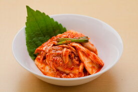 業務用サイズ白菜キムチ（2kg）食べやすく刻まれた定番白菜キムチです。韓国産まれの祖母が作る本格キムチに関西風の出汁を活かしました【キムチ 韓国料理 焼肉 本場 本格 キムチ鍋 大阪鶴橋 飲食店 辛すぎない ご飯のお供 おつまみ 同梱可能】【送料無料】【冷蔵】サタプラ