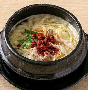 黄さんの激辛コムタンラーメンセット(1食入り)激辛味変スパイス付き。オリジナルコムタンスープをラーメンにしました。超本格レトルトコムタンスープ【キムチ 韓国料理 お漬物 本場