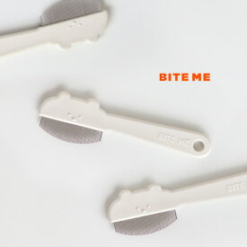 BITE ME バイトミー ジェリーベアー ラウンド フェイスコーム(犬 目やに取り コーム 目やに 涙やけ 顔周り ブラシ くし いぬ ケアブラシ 汚れ取り お手入れ ペット 小型犬 かわいい おしゃれ 犬用品 抜け毛 涙 マッサージ 毛玉 フェイシャルコーム ペットブラシ)