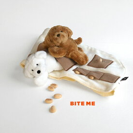 BITE ME バイトミー 私の妹おんぶ ノーズワークおもちゃ(犬 おもちゃ ぬいぐるみ 小型犬 犬用おもちゃ 犬用 ドッグトイ 犬のオモチャ ノーズワーク 噛む 遊ぶ おやつ 隠す 探す 音が鳴る 音 ピーピー 鳴き笛 知育 知育トレーニング かわいい おしゃれ おんぶ おんぶ紐)