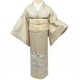 【 新品 】 訪問着 未使用 着物 雪輪に花模様 吹き寄せ文 縦縞模様 白茶色 トール 丈167cm 裄68cm Lサイズ 落ち着きある艶やかな装いに A696-2 [ 正絹 訪問着 着物 中古 アウトレット 秋春冬 送料無料 きもの北條]