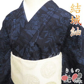 【 未使用 】 結城紬 着物 正絹 袷 カジュアル 風景 植物文様 濃紺色 身丈165cm 裄64cm L トール A1331-3 [初詣 お出かけ 観劇 着付け教室 趣味着 街着 普段着 送料無料 きもの北條]