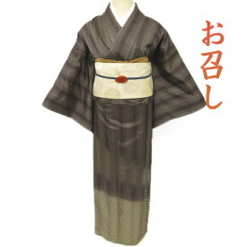【 中古 】 特選 御召 お召し リサイクル着物 中古 洒落味豊かなモダンな逸品 茶色 ワイド 丈163cm 裄66.5cm Lサイズ A678-4 [ 正絹 袷 紬 御召 着物 中古 古着 秋春冬 仕立て上がり おしゃれ 送料無料 きもの北條]