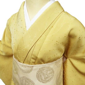 【 中古 】 色無地 リサイクル着物 正絹 袷 フォーマル 紋付き 地模様 植物文様 麦藁色 身丈162cm 裄65cm M A1074-4 [和服 入学式 卒業式 お茶会 お宮参り アウトレット きもの kimono 送料無料 きもの北條]