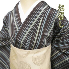 【 中古 】 お召し 御召 リサイクル着物 正絹 袷 カジュアル 縦縞模様 焦茶色 薄灰色 身丈160cm 裄65.5cm M ワイド A1277-5 [和服 お茶会 お茶席 茶道 観劇 街歩き きもの kimono 送料無料 きもの北條]