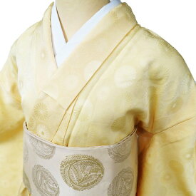 【 中古 】 色無地 リサイクル着物 正絹 袷 フォーマル 紋付き 地模様 花模様 菊 淡黄色 身丈157cm 裄63cm M A1016-11 [ 和服 入学式 卒業式 お茶会 お宮参り アウトレット きもの kimono 送料無料 きもの北條]