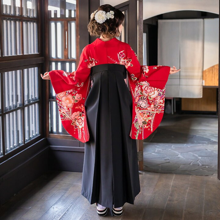 女性用赤い袴と花柄の着物、襦袢セット（小物無料でお付けします）卒業 