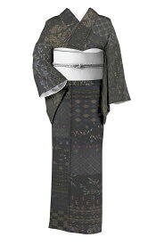 【裄直しサービス】 【小杉工房】 ＜玉繭糸使用＞ 特選赤城座繰織紬 ≪お仕立て上がり・中古美品≫「横段文様つなぎ」 表情豊かに魅せる絣の美… 逸品しゃれ紬！ 身丈153　裄67.5