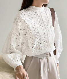 送料無料 レディース トップス ブラウス モックネック 長袖 パフスリーブ ぽわん袖 リーフ カットワーク 刺繍 コットン 白 ホワイト 黒 ブラック「cawaii french」