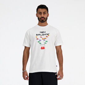New Balance Hoops Gamer Pack Graphic Tee(ホワイト)(ニューバランス フープス ゲーマー パック グラフィックTシャツ)【メンズ レディース】【半袖Tシャツ 前面プリントTシャツ バスケットボール レトロゲーム】【24SS】
