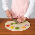 【丸いまな板】カットした食材を乗せてそのまま食卓に！円形キッチン雑貨のオススメは？