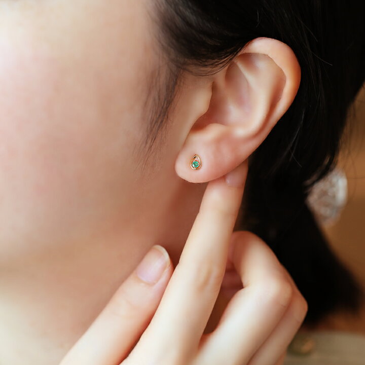 18金 ピアス 18k K18 フラワー スタッドピアス 華奢 シンプル かわいい クローバー 誕生日プレゼント 女性 レディース トレンド