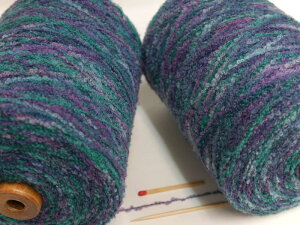 【1/8ウールループカスリ(エメラルド・紫系)】 ふっくらとしたやわらかいループ糸とカスリ(段染め)の色の変化で世界でひとつだけの作品に♪【手織向き、手編向き・毛糸】