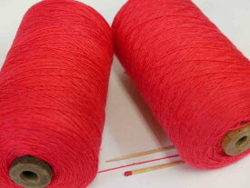 【3／30絹紡（赤）】　ふっくらとしてやわらかい絹糸です。シルクならではのしなやかな肌触りをお楽しみください♪