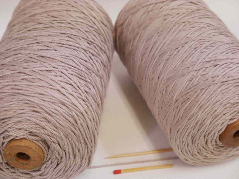 質の良い綿糸をお探しの方におすすめです 並太スーピマ綿 灰ピンク 質が良くてやわらかい 綿糸 手編み向き 手織り向き 人気商品 ワンランク上の綿糸をお探しの方におすすめです 送料無料 新品