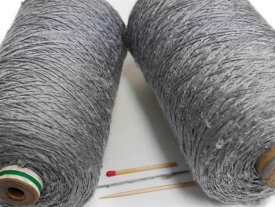 【ベトナム手紡糸（グレー）】　手紡ぎの糸ならではの不規則な変化を楽しめる個性的な絹糸です。おもしろい糸をお探しの方はぜひ一度お試しください！