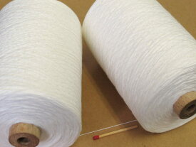 【10／2綿（白：精練済・巻き）】　手織りにも手編みにもオススメの綿糸が43色！やわらかくて使いやすい、人気の定番シリーズです♪