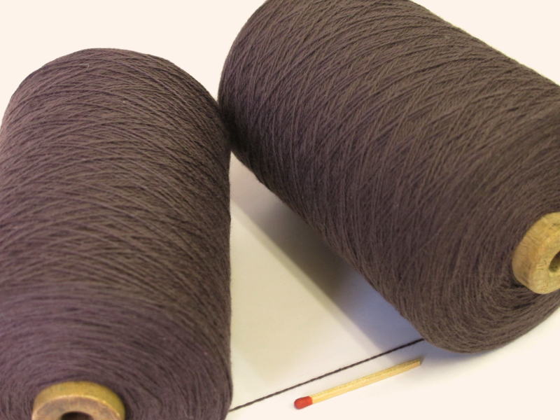 【１０／２綿（こげ茶）】　手織りにも手編みにもオススメの綿糸が４３色！やわらかくて使いやすい、人気の定番シリーズです♪ | 糸のきんしょう