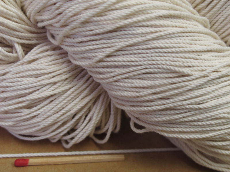 楽天市場】【綿タコ糸２０／１８（６号・かせ）】 しっかりした綿糸をお探しの方にオススメ。強撚でさらっとした手ざわりの糸です。 : 糸のきんしょう