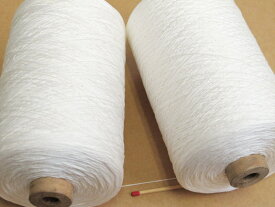【正絹21／16×3絹穴糸（白：精練済・巻き）】　さらっとした手ざわりとやさしい光沢。シルクならではの高級感が「いいね！」手織りに手編みに、タティングレースにも。