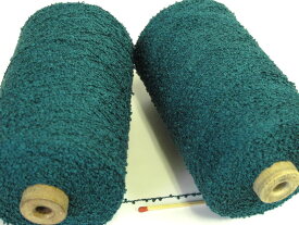 【シルクループ（グリン）】　しなやかで高級感のある変化糸。小さくてかわいいループが印象的な絹糸です。