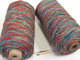 【絹紡スレットカスリ（ダークブルー×朱系）】　シルク100％のお買い得な変化糸。手織りでも手編みでも、しなやかで扱いやすい絹糸です。