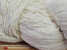 【シルク紬（太）（生成・かせ）】　お買い得で使いやすい絹100％の糸。カワイイ色を取り揃えたシリーズです。【手織り向き・手編み向き、絹糸】
