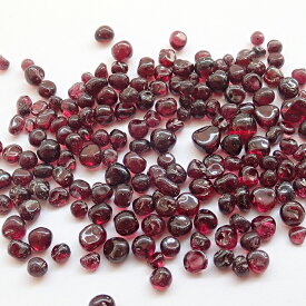 【さざれ】ガーネット 100g 2~4mm　穴なし パワーストーン(1kg-66)　ストーンチップ 天然石　国内発送