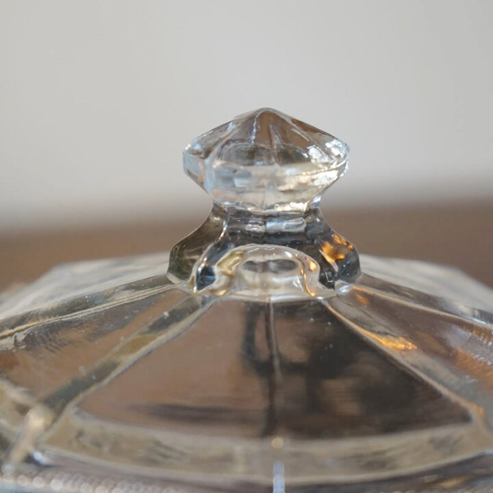 楽天市場 ガラスボックス リボン 丸 シルバー 小物入れ 送料無料 キャンデー入れ アンティーク雑貨 オブジェ 輸入雑貨 インテリア雑貨 置物 おしゃれ アンティーク雑貨 インポート雑貨 輸入家具 雑貨の専門店 e木楽館 楽天市場 ガラスボックス リボン 丸 シルバー 小物入れ 送料無料 キャンデー入れ アンティーク雑貨 オブジェ 輸入雑貨 インテリア雑貨 置物 おしゃれ アンティーク雑貨 インポート雑貨 輸入家具 雑貨の専門店 e木楽館