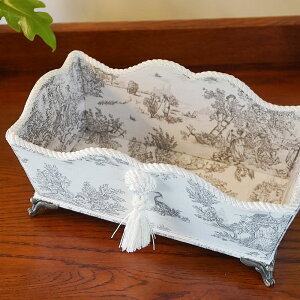 ジェニファーテイラー 脚付き小物入れ トワルドジュイ柄 Toile de Jouy 脚付小物入れ おしゃれ 収納ボックス 収納ケース フランス雑貨 フランス 生地 インテリア 雑貨 アンティーク