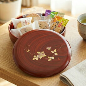 菓子器 蓋付き 木目塗り 紀の里 18cm お菓子入れ おしゃれ かわいい 和食器 菓子鉢 来客 おもてなし ギフト プレゼント ふた付き フタ付き 花柄 和風 小物入れ お茶会 ティータイム 普段使い お茶菓子入れ 贈答品 箱入り のし対応 熨斗 ラッピング