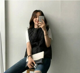 即納 ベスト レディース 前開き キルティングベスト ベスト 中綿 キルティング ショートベスト 中綿 トップス コート 無袖 ノースリーブ レイヤード風 大人 暖かい 柔らかい 軽量 防寒 シンプル 秋 冬 通勤 普段着 送料無料