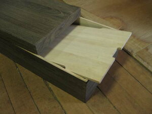 木箱桐箪笥木製箱クローゼット用モダン 総桐衣裳箱1段時代仕上げ細臍組み・べた底仕様で丈夫なつくりです。製造直売 商品番号0023ASAY