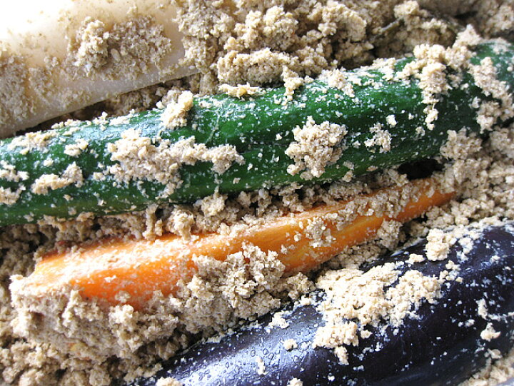 楽天市場 河村さんちの 鉄粉ぬか床 1kg 2袋 糠漬け 漬物 ぬかどこ ぬかづけ おつけもの 河村通夫 かわむらみちお 米ぬか 無添加 国産米糠 てっぷん糠どこ 送料無料 麺本舗吉粋 楽天支店