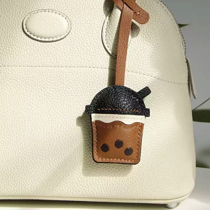 楽天市場】かわいい タピオカミルクティー型 バッグチャーム 本革 