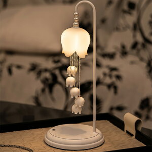 優雅な鈴蘭 ナイトライト 授乳ライト 鈴蘭の花 間接照明 読書灯 コードレス おしゃれ置物 3段階調光 ベッドサイドランプ 卓上 シリコン 卓上補助灯 常夜灯 停電灯 目に優しい USB充電 LED ルー