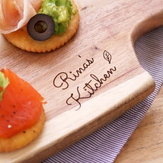 楽天市場 妻 木製 キッチン用品 名入れ 送料無料 カッティングボード 名前入り ギフト 木製 まな板 名入り 料理好き 男性 女性 誕生日 プレゼント 記念日 彼女 彼氏 友達 結婚祝い 結婚式 祝い 新築 引っ越し 名 名前 入り 入れ Present