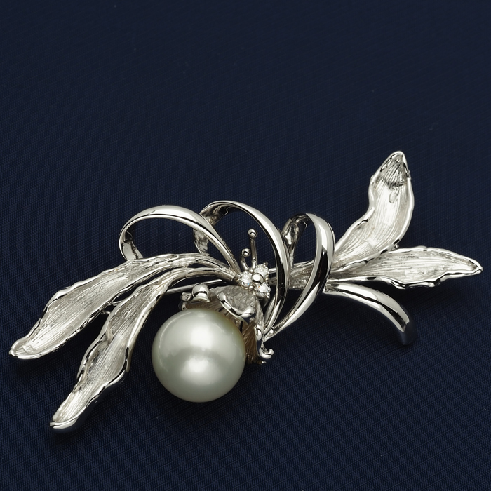 楽天市場】K18WG 南洋真珠 デザインブローチ 白蝶パール 18金 ホワイト