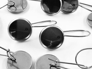 \本日ポイント5倍/【まとめ買いがお得】 ピアスフック パーツ 金属アレルギー対応 ミール皿 台座付き シルバー 20個 サージカルステンレス 304 ピアス パーツ 金具 フック