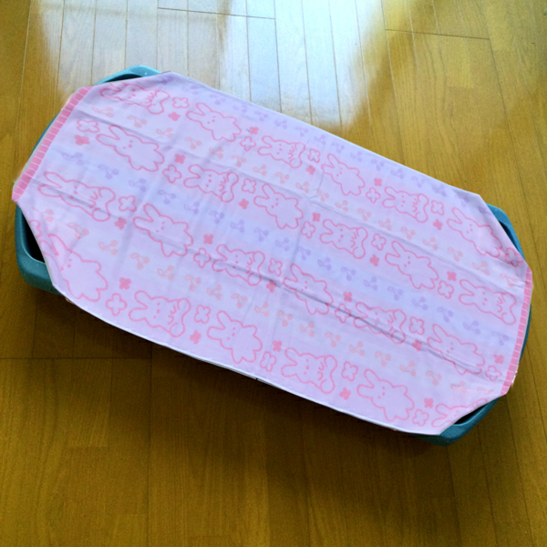 【コットカバーオーダー】バスタオルタイプ うさぎ柄 ピンク 縦１４０×横７０ｃｍ以内のサイズ １枚仕立て コットシーツオーダー