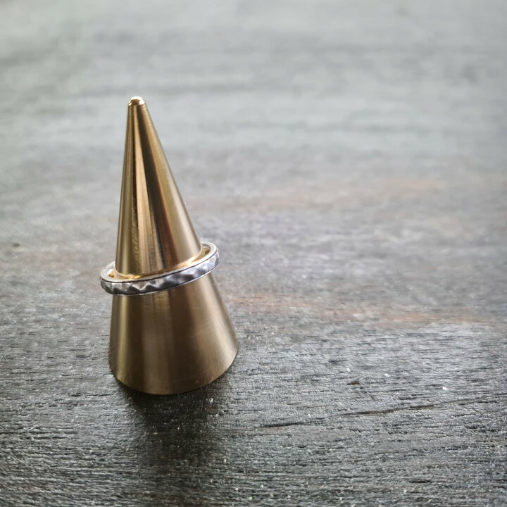 楽天市場 リングスタンド リングホルダー コーン 真鍮 お洒落 オシャレ 指輪 リング リングホルダー ネックレス アクセサリー 金属 アンティーク ホテル フロント 高級感 ディスプレイ 展示 日本製 抗菌 50mm Kmetal Kmetal 楽天市場店