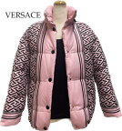 NEW タグ付き新品【VERSACE】ヴェルサーチ　グレカ ピンク ダウンジャケット 36 155/80A　La　Greca print puffer jacket 　pink and black　womens jacket & coat