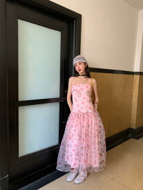 レディース　ファッション　オシャレ　海外　モダン　アーバン ル ルージュ 美 真 夏 庭 かすんだ ピンク 花柄 パッチワーク サスペンダー ホリデー ドレス