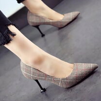 ✩】チェック柄、細いヒールのハイヒール、とても格好良い。
