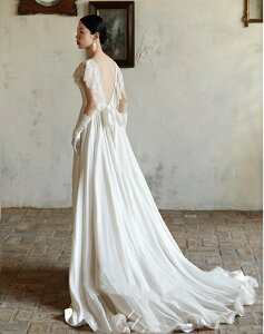 ロングドレス ウェディングドレス フリル袖 半袖トレイン付き レース袖 セクシー 開放的な背中デザイン フェアリーテール レトロドレス 二次会ドレス エレガント シンプル 披露宴 二次会