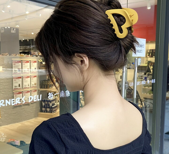楽天市場 送料無料 ヘアクリップ バンスクリップ レディース 女性 ヘアアクセサリー 髪留め 髪飾り 単色 無地 シンプル マット ハート ヘアアレンジ まとめ髪 おしゃれ 可愛い カラバリ豊富 お出かけ 普段使い プレゼント 贈り物 ギフト Dolcissimo