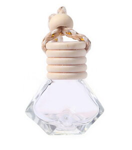 送料無料 車用香水瓶 カーディフューザー瓶 ダイヤ型 吊り下げ式 車用品 車内 フレグランスボトル 芳香剤ケース アロマオイルボトル 詰め替え容器 小型 可愛い おしゃれ ナチュラル