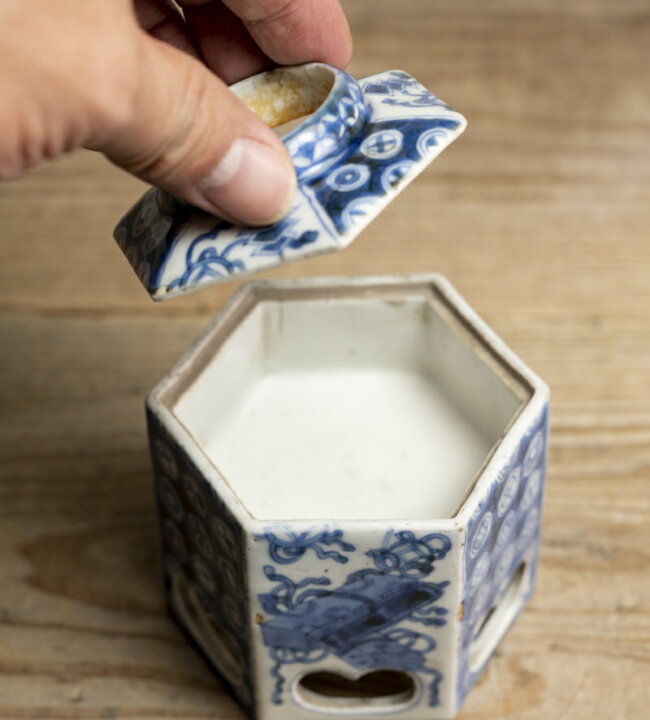 楽天市場】骨董○古伊万里染付宝文香炉○丸紋 / 六角香炉 / 面取り 
